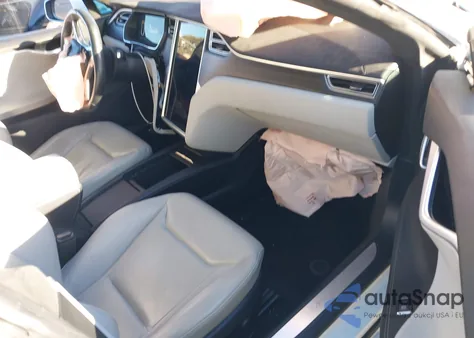 2016 Tesla Model S 60D/70D/75D/85D/90D z USA, uszkodzony, nr VIN 5YJSA1E25GF138411